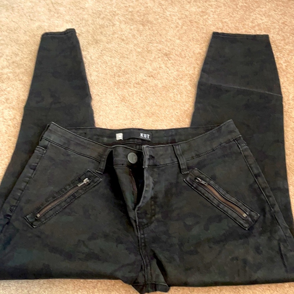 EUC - KUT from the Kloth Connie ankle skinny jeans - camo size 10